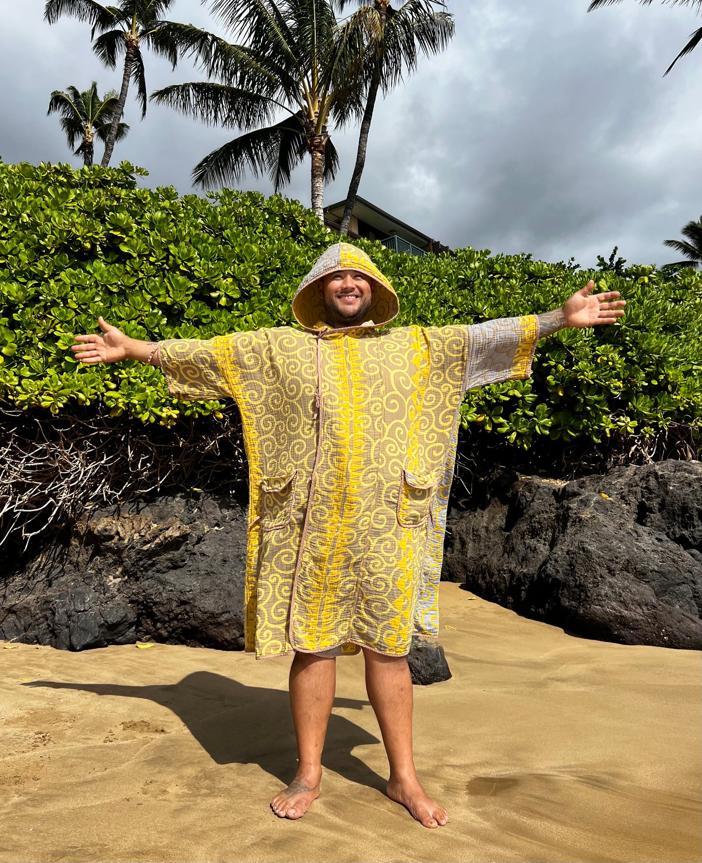 Swirl Yellow/GrayBeach Robe in a Whale Shape Bag