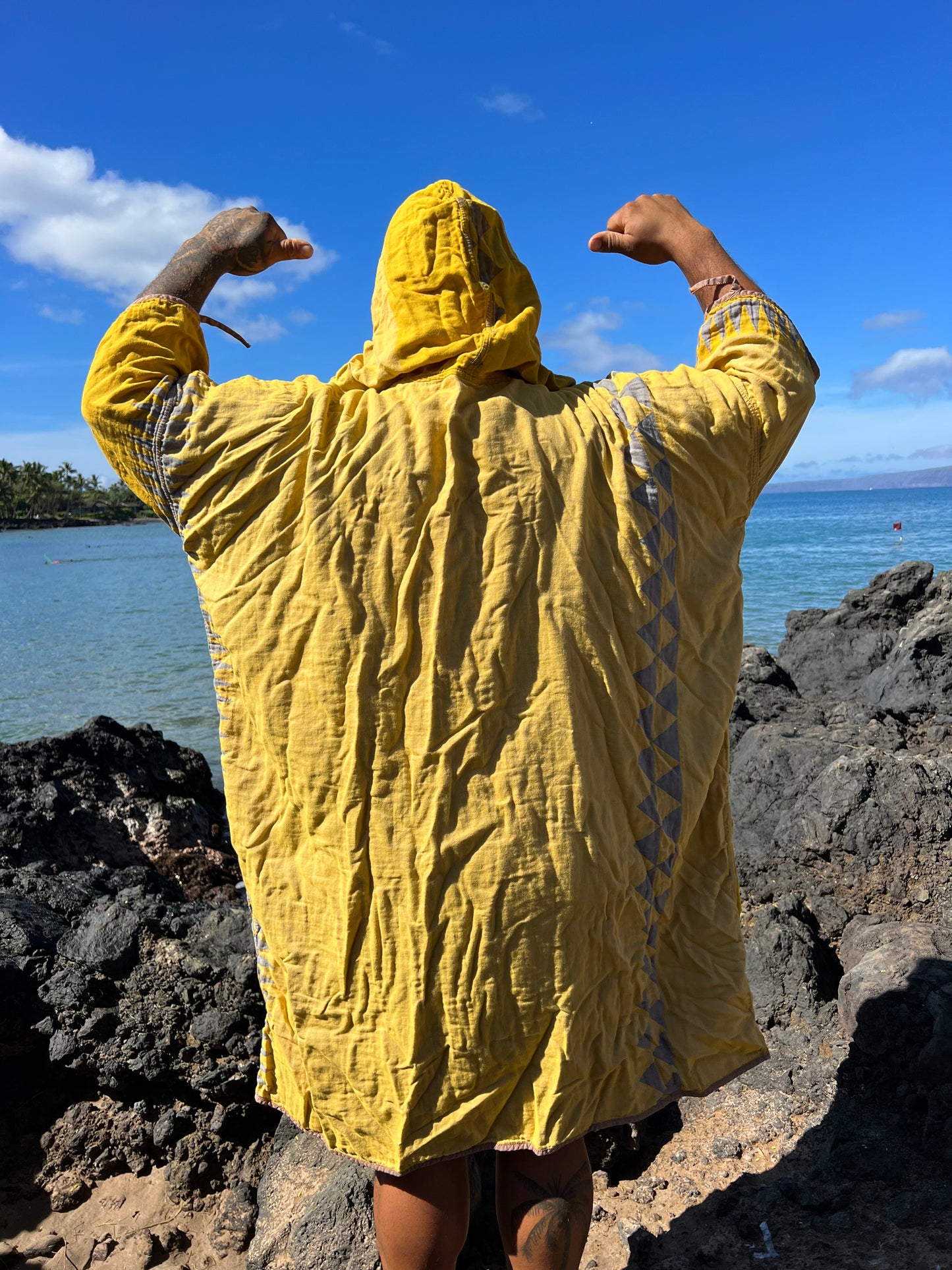 Traditional Yellow/Gray Beach Robe in a Whale Shape Bag